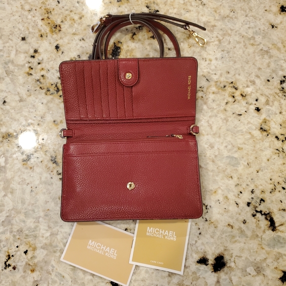 Sold MK wallet / crossbody EUC - Picture 3 of 7